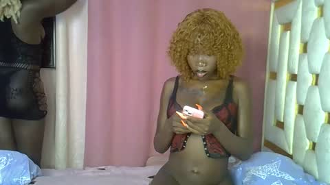 Snapshot of petite_lunar chatting on 04.05.26 Lunar online show from 04.05.26