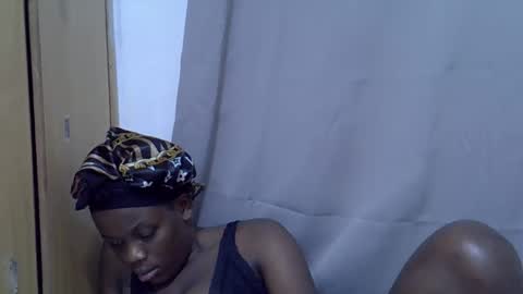 Snapshot of petite_melan chatting on 09.27.25 petite_melan online show from 09.27.25