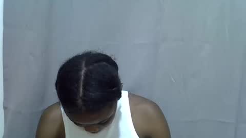Snapshot of petite_melan chatting on 10.02.25 petite_melan online show from 10.02.25
