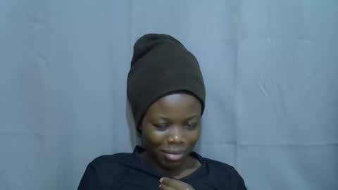 Snapshot of petite_melan chatting on 10.06.25 petite_melan online show from 10.06.25