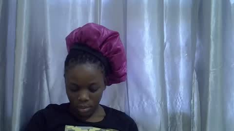 Snapshot of petite_melan chatting on 10.20.25 petite_melan online show from 10.20.25