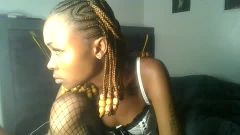 petite_queen69 online show from 05.30.26