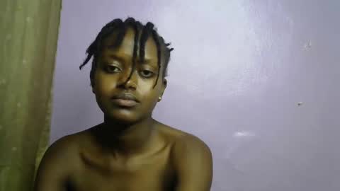 petite_star2 online show from 10.24.25