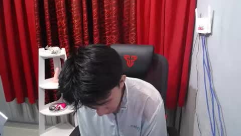 Snapshot of petiteasian_boy chatting on 06.15.26 cute vir online show from 06.15.26