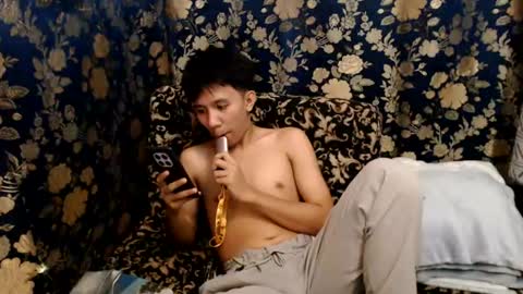 Snapshot of petiteasian_boy chatting on 07.03.26 cute vir online show from 07.03.26