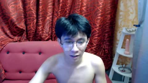 Snapshot of petiteasian_boy chatting on 07.28.26 cute vir online show from 07.28.26