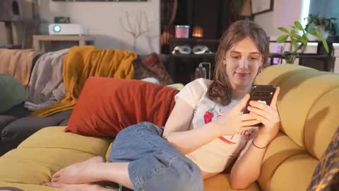 Snapshot of petitecut chatting on 02.25.26 caracal online show from 02.25.26