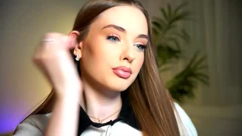 Petitegonwiild online show from 09.24.25