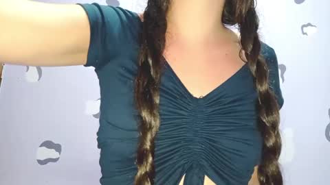 Snapshot of petiteivoryqueen chatting on 12.05.24 danna online show from 12.05.24