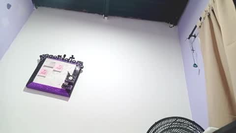 Snapshot of petiteivoryqueen chatting on 12.14.24 danna online show from 12.14.24