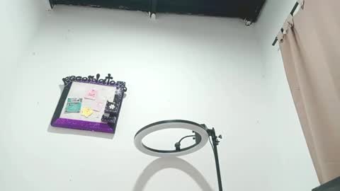 Snapshot of petiteivoryqueen chatting on 03.05.25 danna online show from 03.05.25