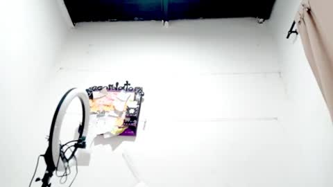 Snapshot of petiteivoryqueen chatting on 10.02.25 danna online show from 10.02.25