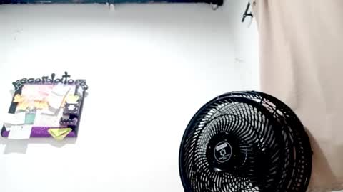 Snapshot of petiteivoryqueen chatting on 10.26.25 danna online show from 10.26.25