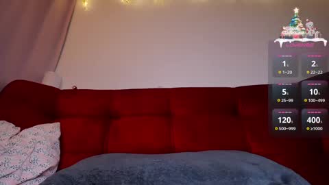 Snapshot of petitemuse chatting on 12.10.24 diana fansly petitemuse online show from 12.10.24