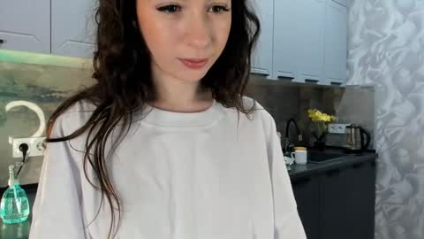 Snapshot of petracilley chatting on 12.19.24 Emma online show from 12.19.24