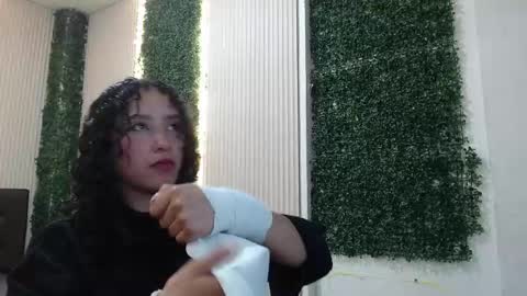 Snapshot of pettymoon chatting on 11.03.25 Moon online show from 11.03.25