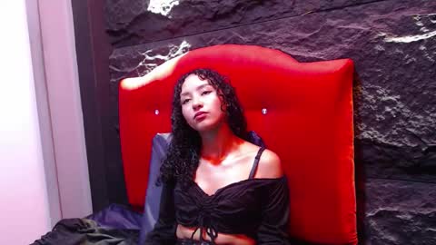 Snapshot of pettymoon chatting on 11.07.25 Moon online show from 11.07.25