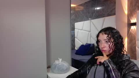 Snapshot of pettymoon chatting on 11.13.25 Moon online show from 11.13.25