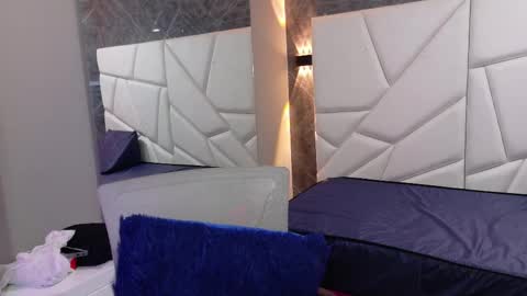 Snapshot of pettymoon chatting on 11.15.25 Moon online show from 11.15.25