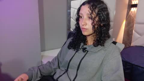 Snapshot of pettymoon chatting on 11.22.25 Moon online show from 11.22.25