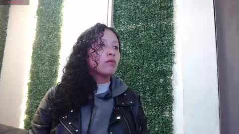 Snapshot of pettymoon chatting on 11.27.25 Moon online show from 11.27.25