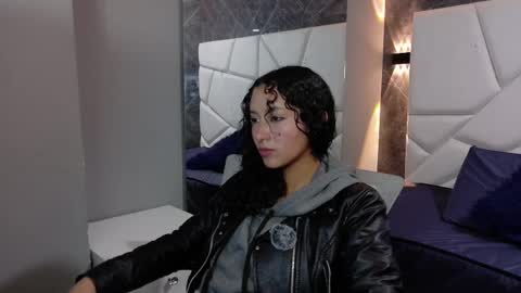 Snapshot of pettymoon chatting on 11.29.25 Moon online show from 11.29.25