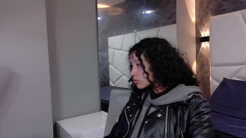 Snapshot of pettymoon chatting on 11.30.25 Moon online show from 11.30.25