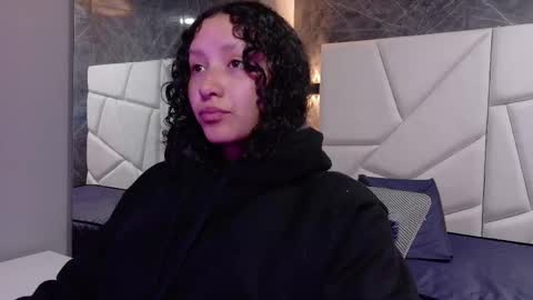 Snapshot of pettymoon chatting on 12.18.25 Moon online show from 12.18.25