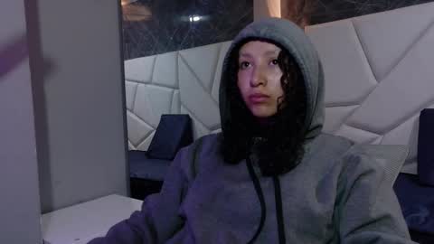 Snapshot of pettymoon chatting on 12.23.25 Moon online show from 12.23.25