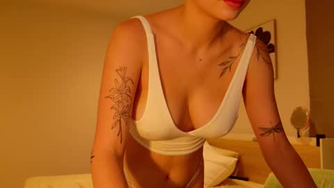 Snapshot of phantomlace chatting on 10.28.25 Alice online show from 10.28.25