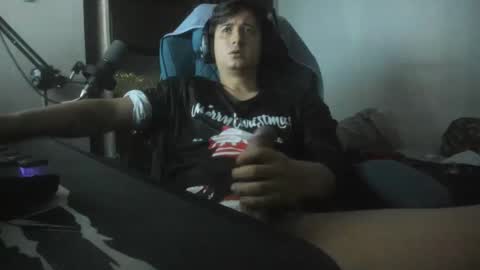 Snapshot of philip_dj chatting on 12.17.25 philip_dj online show from 12.17.25