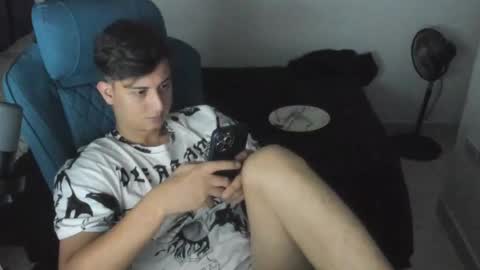 Snapshot of philip_dj chatting on 01.06.26 philip_dj online show from 01.06.26