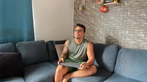 Snapshot of philipe_inzagui chatting on 10.27.25 Philipe online show from 10.27.25