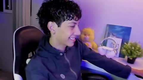 Phil.   INDEPENDENT MODEL online show from 09.16.25