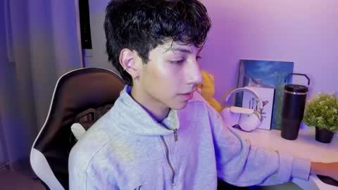 Phil.   INDEPENDENT MODEL online show from 09.20.25