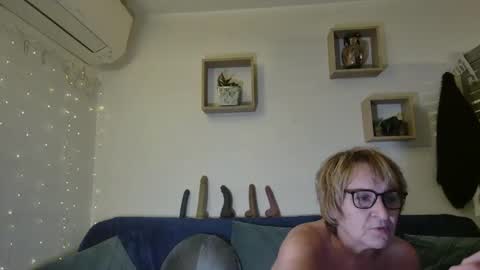 Snapshot of phryna84 chatting on 12.15.25 phryna online show from 12.15.25