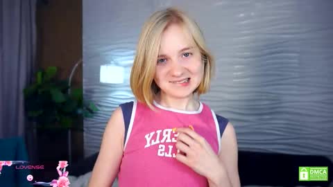 Snapshot of phyllisearney chatting on 10.30.25 Hann G. Jones online show from 10.30.25