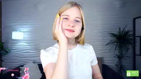 Snapshot of phyllisearney chatting on 11.01.25 Hann G. Jones online show from 11.01.25