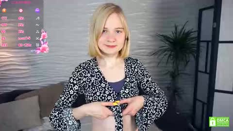 Snapshot of phyllisearney chatting on 11.08.25 Hann G. Jones online show from 11.08.25