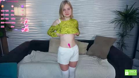 Snapshot of phyllisearney chatting on 11.12.25 Hann G. Jones online show from 11.12.25