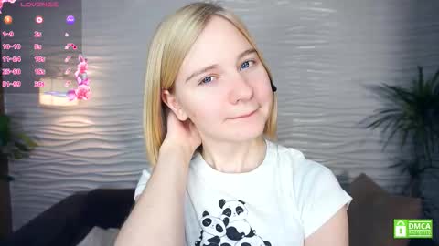 Snapshot of phyllisearney chatting on 11.14.25 Hann G. Jones online show from 11.14.25