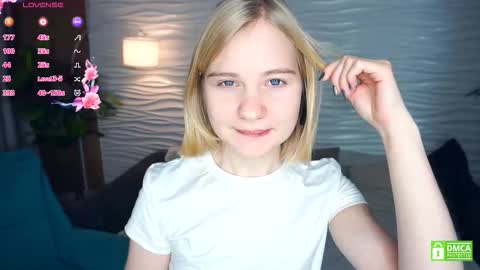 Snapshot of phyllisearney chatting on 11.20.25 Hann G. Jones online show from 11.20.25