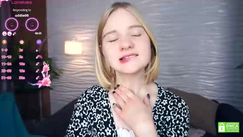 Snapshot of phyllisearney chatting on 11.23.25 Hann G. Jones online show from 11.23.25