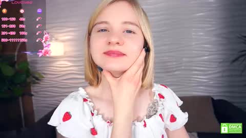 Snapshot of phyllisearney chatting on 11.28.25 Hann G. Jones online show from 11.28.25