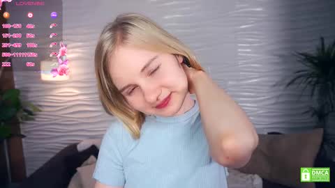 Snapshot of phyllisearney chatting on 12.04.25 Hann G. Jones online show from 12.04.25