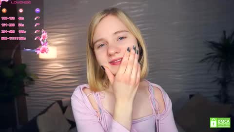 Snapshot of phyllisearney chatting on 12.16.25 Hann G. Jones online show from 12.16.25