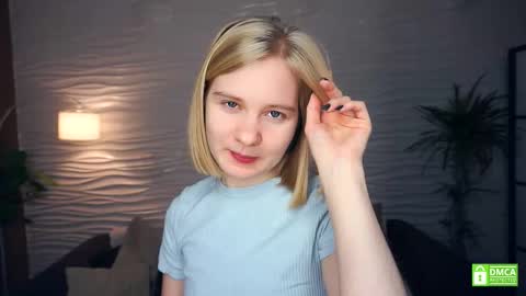 Snapshot of phyllisearney chatting on 12.19.25 Hann G. Jones online show from 12.19.25