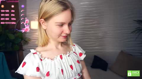 Snapshot of phyllisearney chatting on 01.12.26 Hann G. Jones online show from 01.12.26