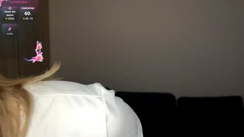 Snapshot of phyllisearney chatting on 03.10.26 Hann G. Jones online show from 03.10.26