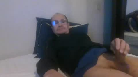 Snapshot of pichoun71 chatting on 12.21.24 pichoun71 online show from 12.21.24